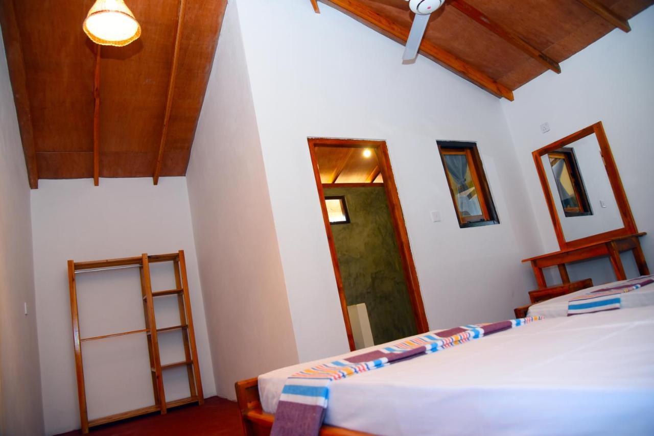 Prime Surfers Bungalow Baía de Arugam Exterior foto